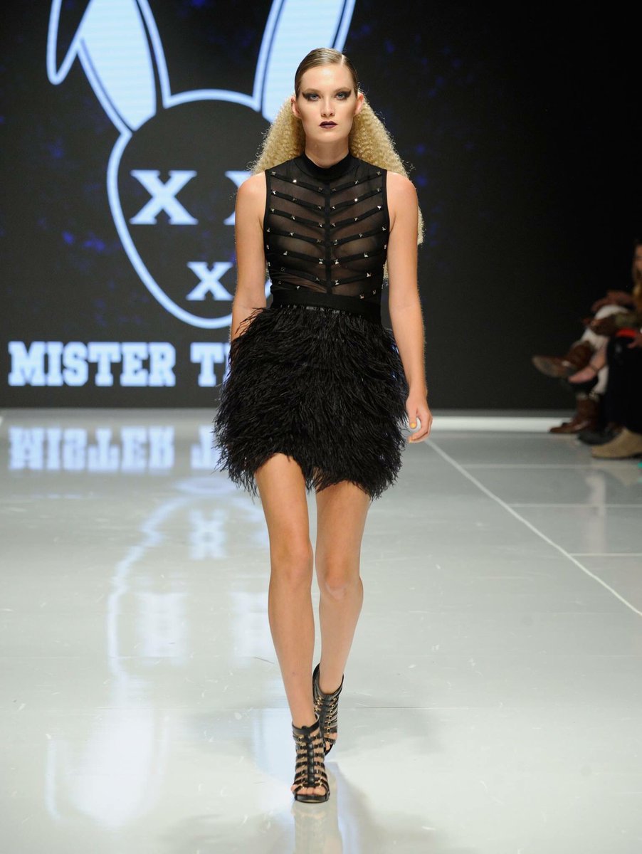 MisterTripleX's tweet photo. #mistertriplex by #erikrosete at #artheartsfashion #losangelesfashionweek #lafashionweek #ahf #styletherunway #moiracosmetics #aprillove https://t.co/FoIzJR2M2e
