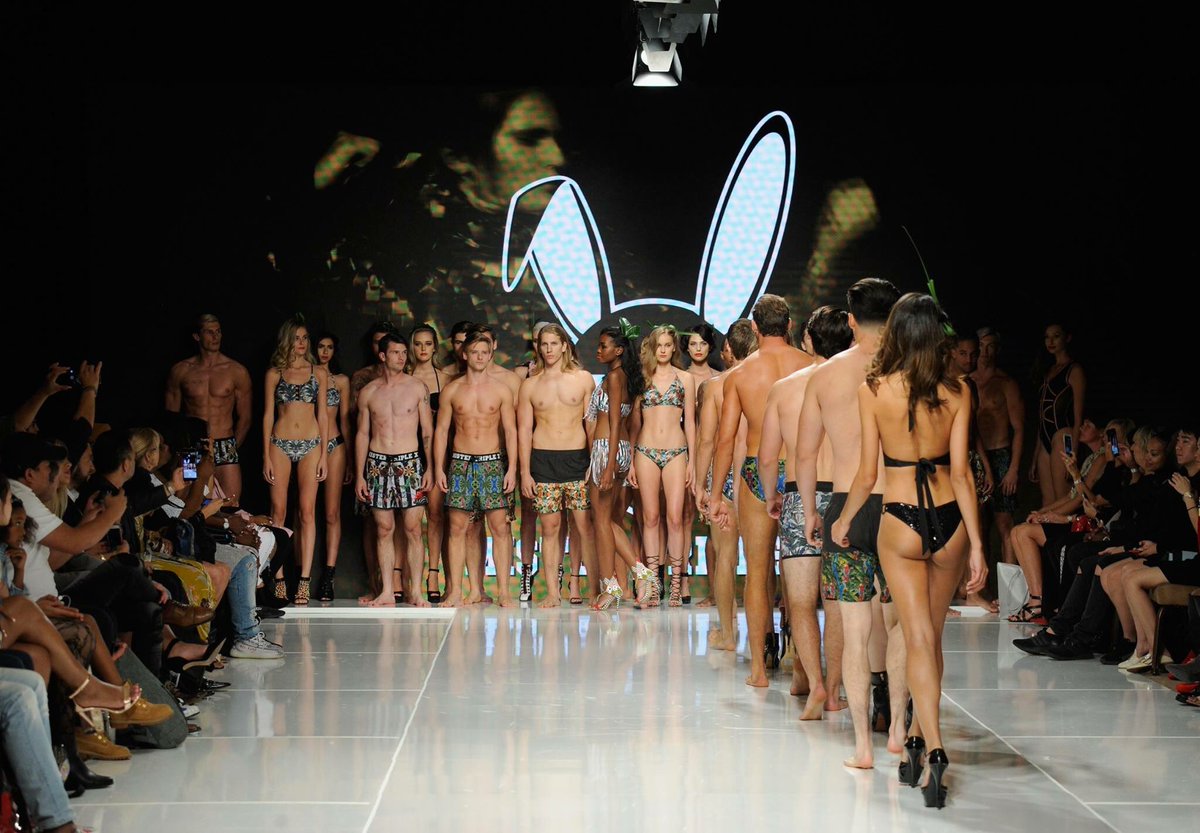 MisterTripleX's tweet photo. #mistertriplex by #erikrosete at #artheartsfashion #losangelesfashionweek #lafashionweek #ahf #styletherunway #moiracosmetics #aprillove https://t.co/TdRW4asboy