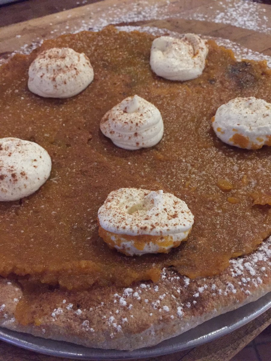 Pumpkin Night!  
Savory &amp; Sweet Pizza
Pumking ,Warlock,Greenport Leaf Pyle,Smuttynose 
#pumking #greenportharborbrewing #smuttynose