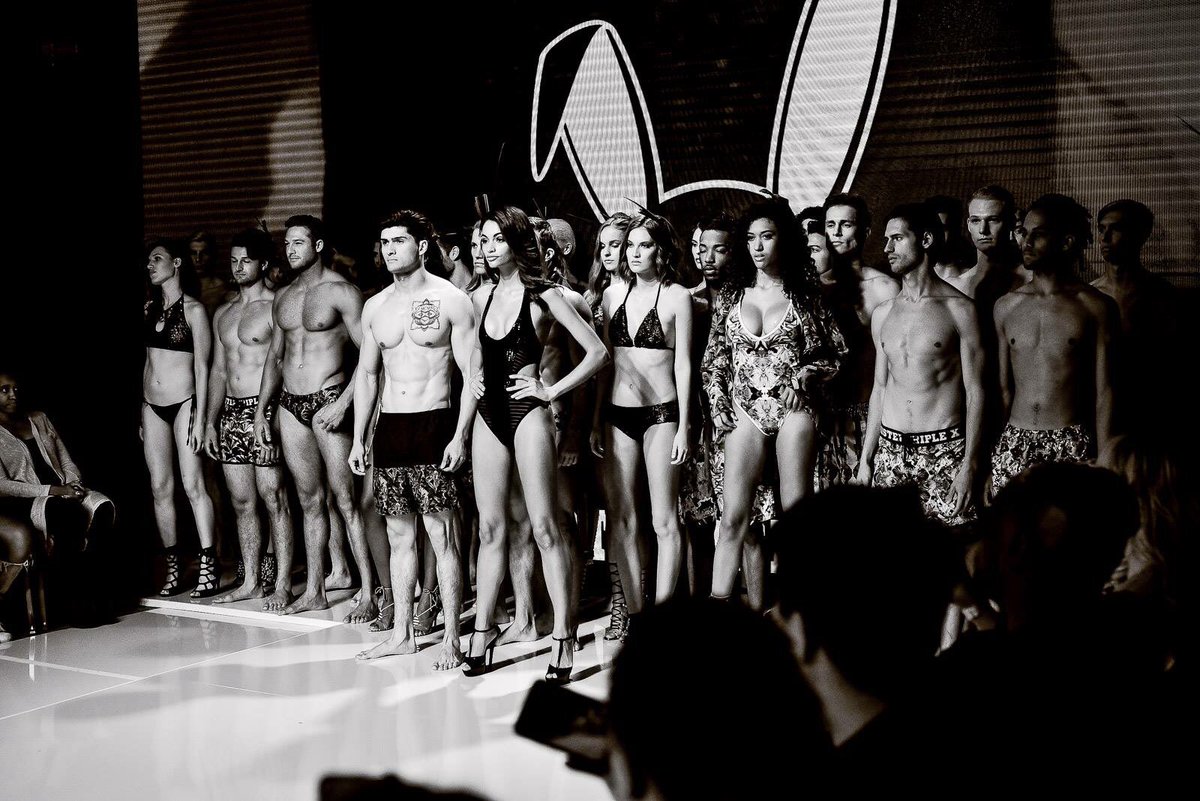 MisterTripleX's tweet photo. #mistertriplex by #erikrosete at #artheartsfashion #losangelesfashionweek #lafashionweek #ahf #styletherunway #moiracosmetics #aprillove https://t.co/miWGkgtMws