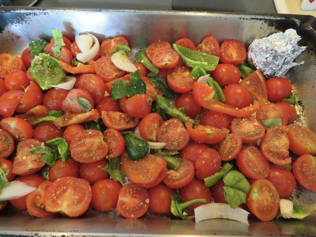 cozymoosecabins's tweet photo. End of season roasted tomatoes and peppers and onions Cajun hot with fresh herbs @goodhousemag #maineway https://t.co/bsRIbg1Dzb