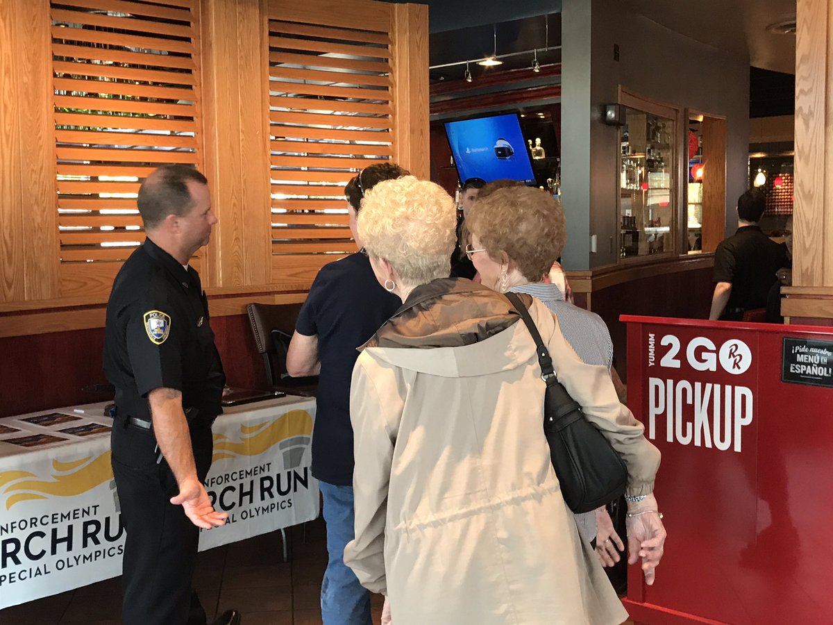 bryanshawver's tweet photo. Law enforcement turning into servers at Red Robin in Fayetteville and Rogers to raise money for @SOArkansas #tipsforcops https://t.co/vtK6OwmA5Y