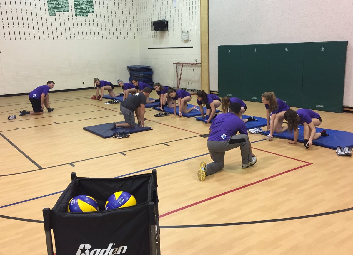 HamiltonSmashVC's tweet photo. 17U Teal doing some strength and conditioning training last night and having fun.#smashvc #smashfam #hsvc #smashletes 
#volleyball https://t.co/bv59NVq4Dg