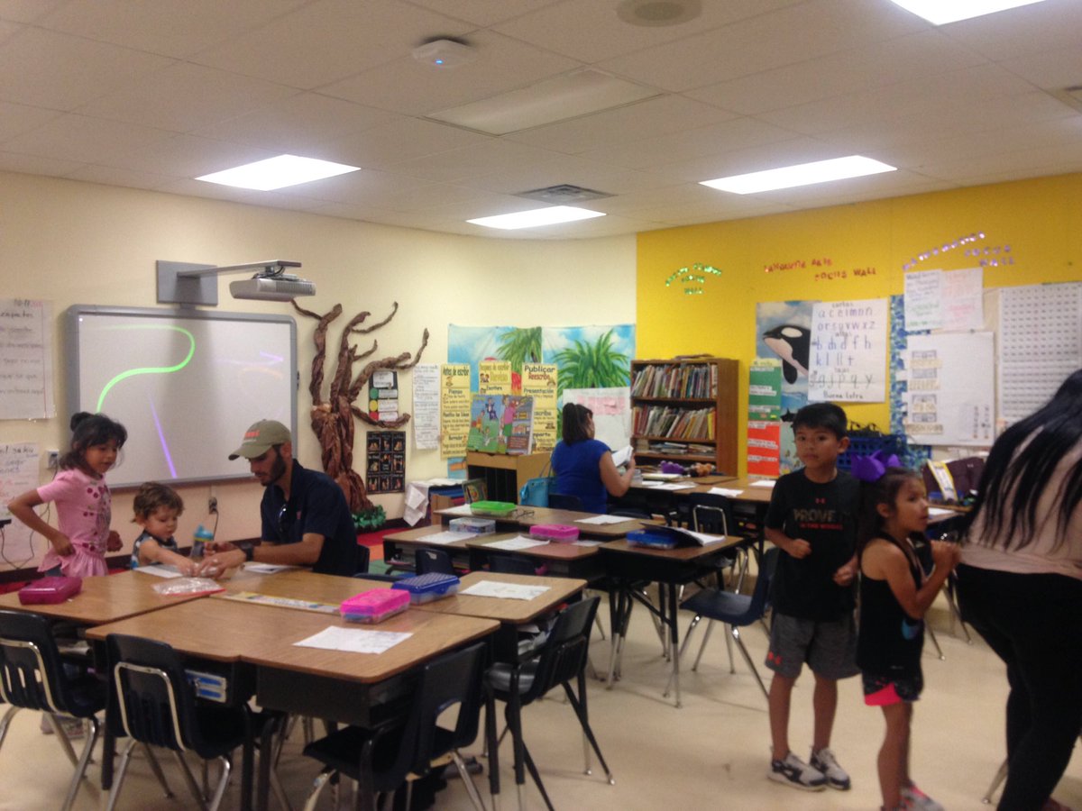 JuliaTruax's tweet photo. Open house at FME! 2nd Grade Mrs. Esparza @fmeeagles https://t.co/gHOBf60G8W