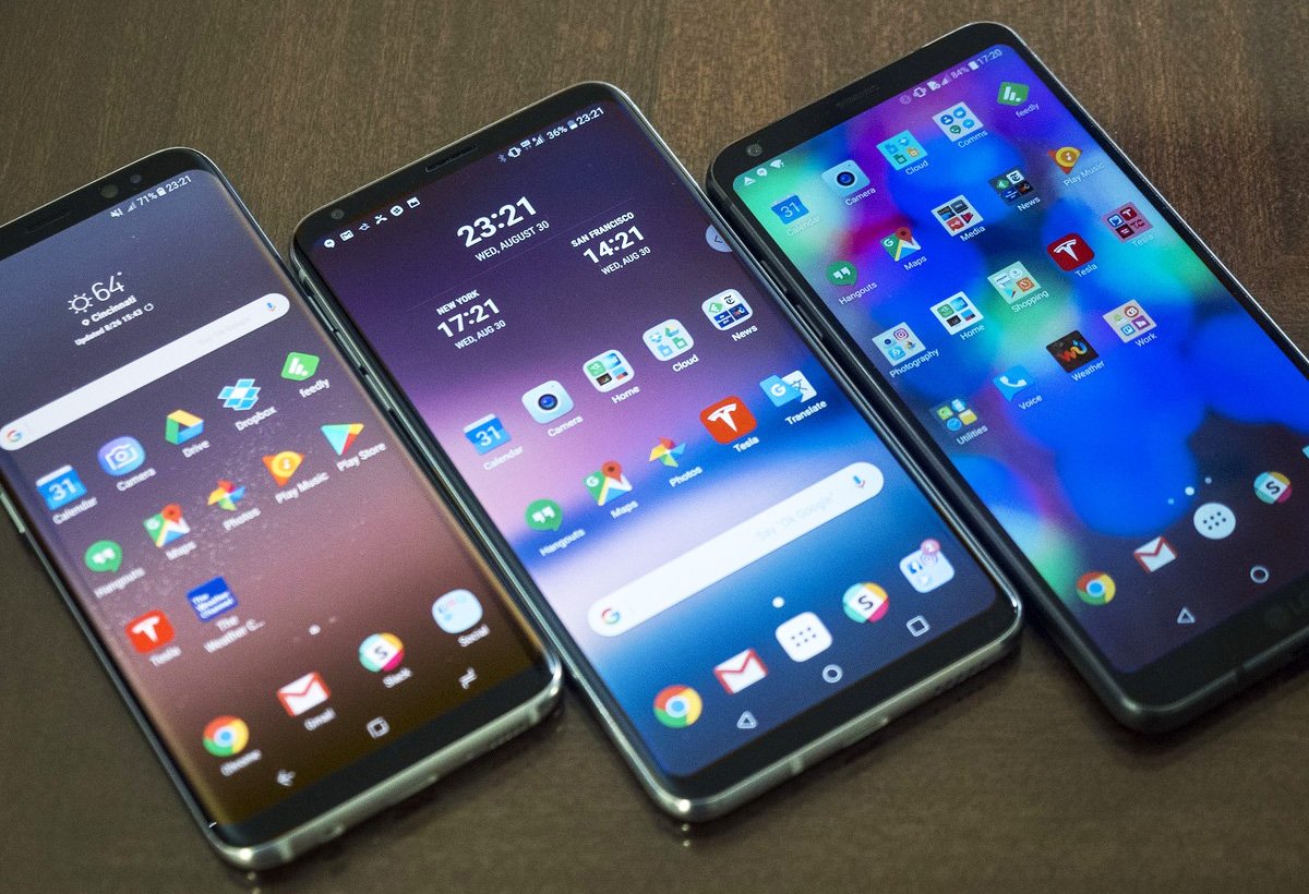 FazeMagazine's tweet photo. Already big fans of LG phones but #LGV30 looks like it's better than the rest! Can't wait to get hands on tonight!π@LGCanada #moreiscalling https://t.co/bVLiqruFC4