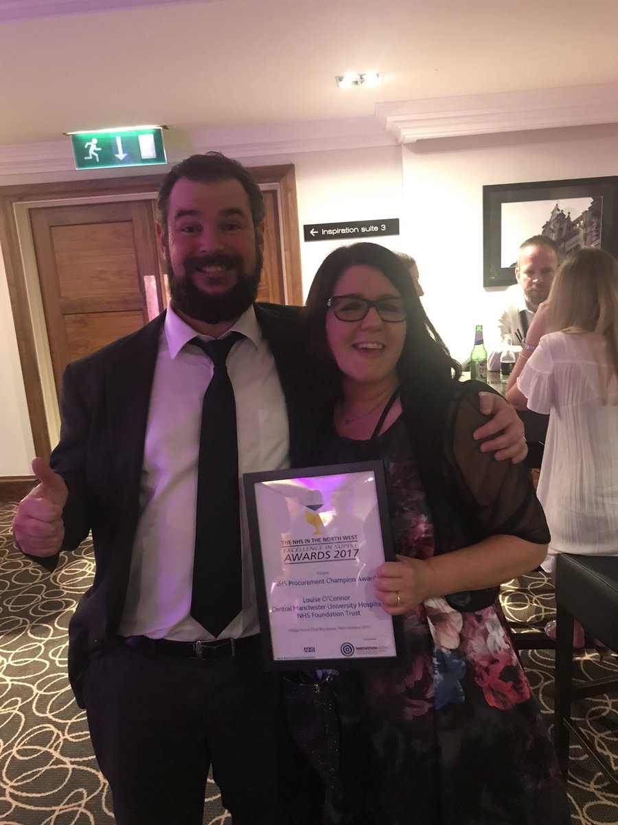 MFTfinanceproc's tweet photo. Well done to @louiseoc66 being congratulated by @gareth_white https://t.co/dgGxNWc6qQ