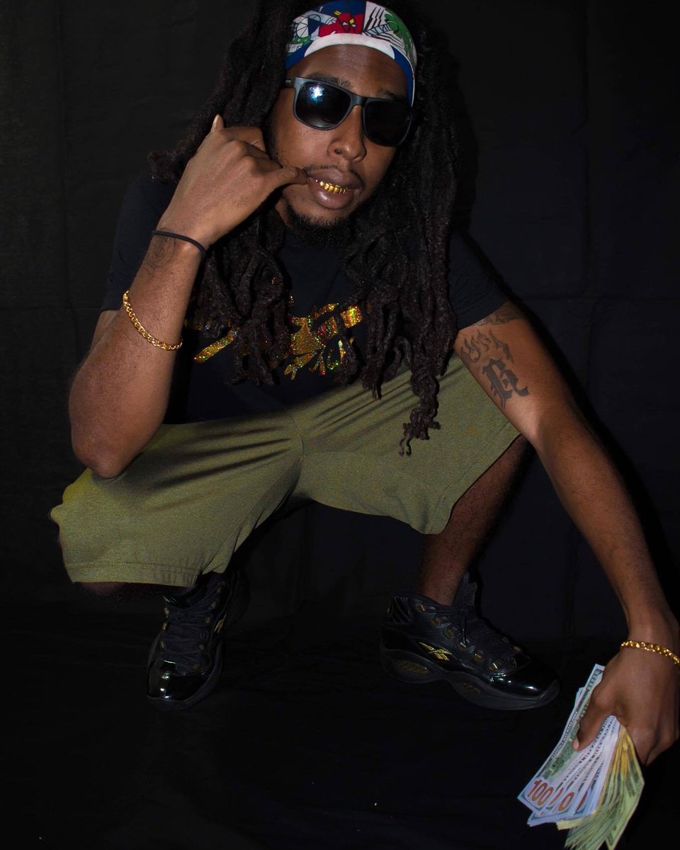 _bigtexaco's tweet photo. "i just dropped a 6, in the lope, thru the scope, im lookin like a walkin lick"
#DaVakabonPhotoShoot πΉπ₯π₯π₯ππΉππΉ
β’
#Lickz OUT NOW!! https://t.co/CTKlnp0W9b