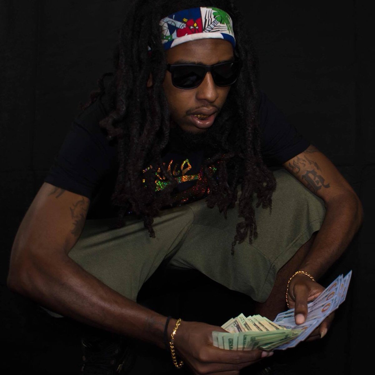 _bigtexaco's tweet photo. "i just dropped a 6, in the lope, thru the scope, im lookin like a walkin lick"
#DaVakabonPhotoShoot πΉπ₯π₯π₯ππΉππΉ
β’
#Lickz OUT NOW!! https://t.co/CTKlnp0W9b