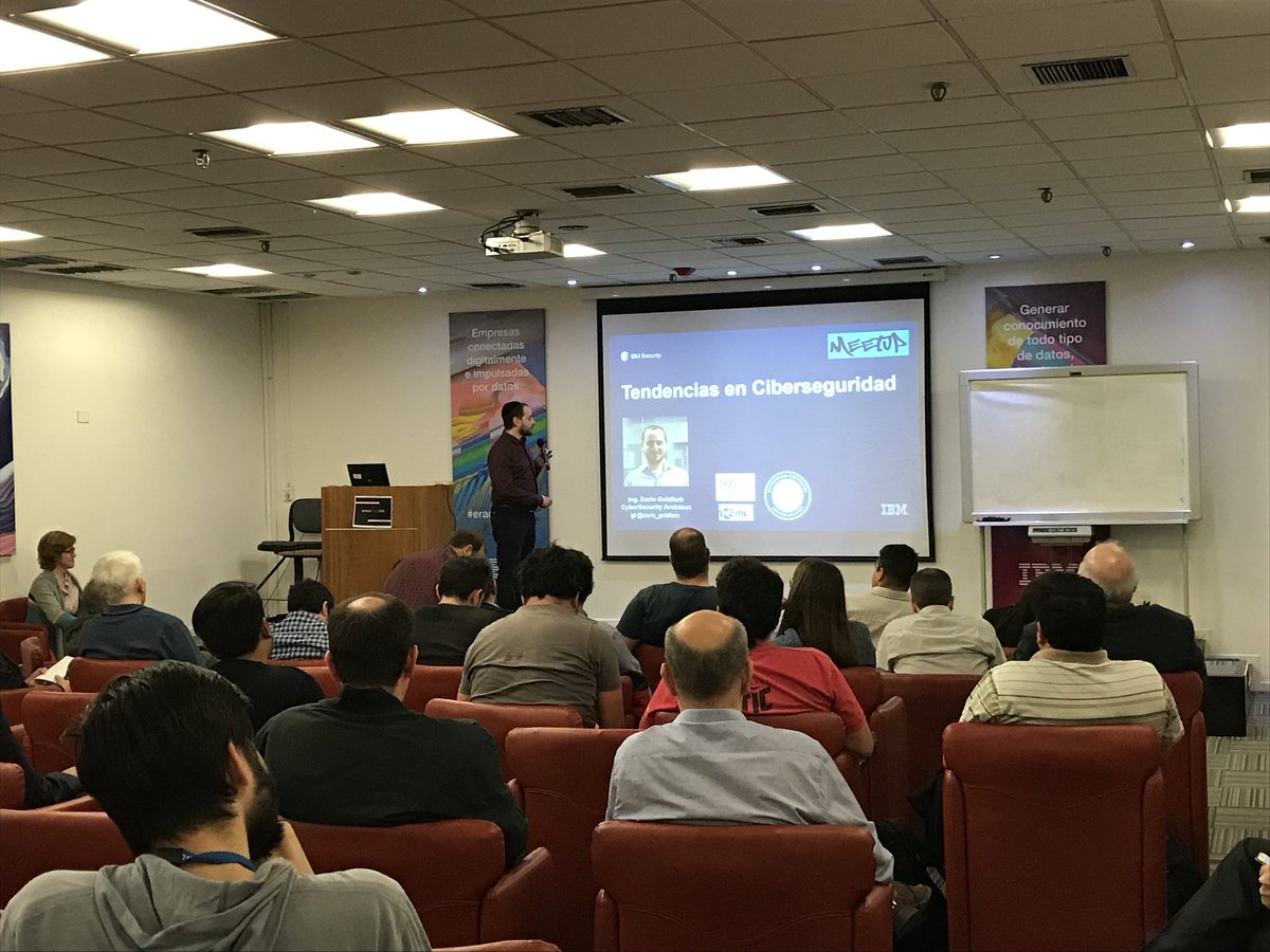 Jimemoli's tweet photo. Llego el turno de @dario_goldfarb en #MeetThinkIBM con #Ciberseguridad y las últimas novedades! 👩‍💻 https://t.co/ErhaCNst9i