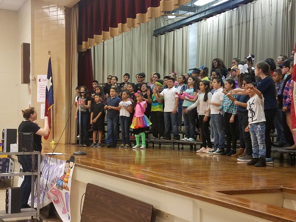 banda_sv's tweet photo. 4th graders were the shining stars during the Dinostars music program! Thank you Mrs. Parker! https://t.co/yqHi6SgFyk