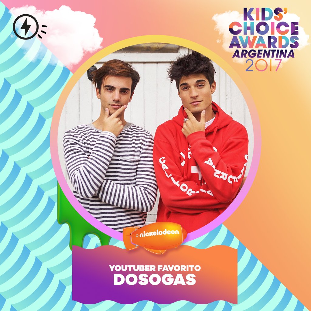 NickelodeonLA's tweet photo. ¡Nadie más que @dosogas podía llevarse el blimp a Youtuber Favorito! 😎💚RT si votaste por ellos. #KCAArgentina2017 https://t.co/Z8sZGLlhfb