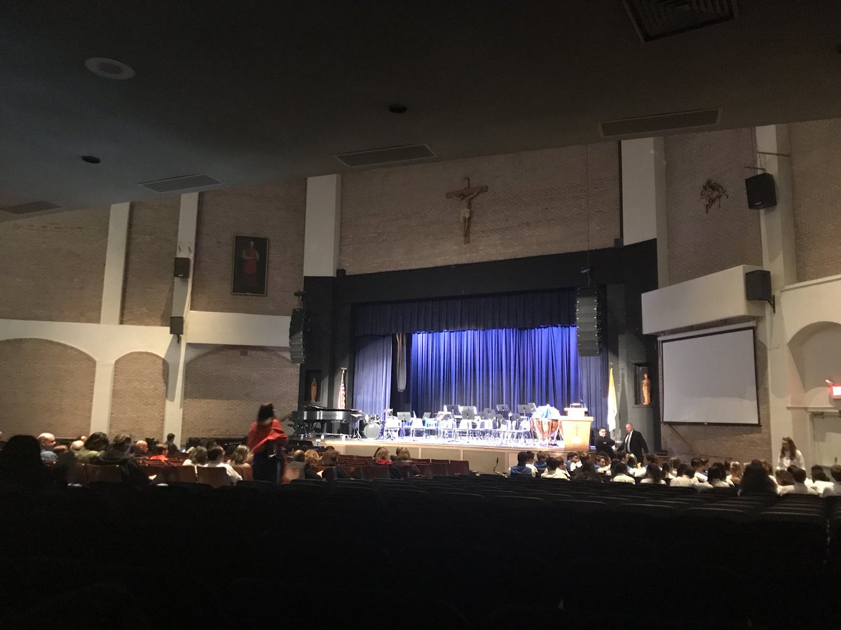 david2018P5M's tweet photo. Lots of energy at the concert tonight #wearedjo #goknightsgoknowledge https://t.co/b9EdBUipdz