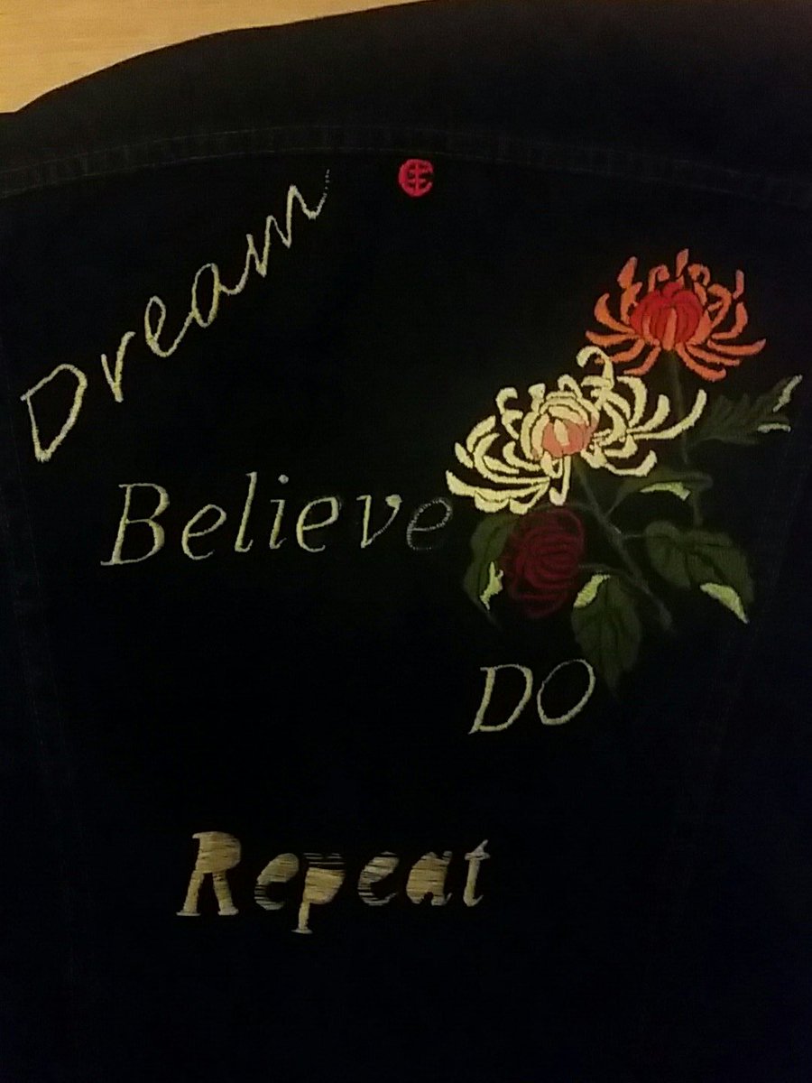 Tama_Twofaced's tweet photo. Now I'm not gonna lie , I'm hella proud of my denim jacket! And let me tell you, my fi ger hurt like hell 😂Now the only thing that is left is to ad @ItsJRE 's name just gotta figure out where
#jreamer #JRE #stiching #proud https://t.co/6dGEDnhqqa