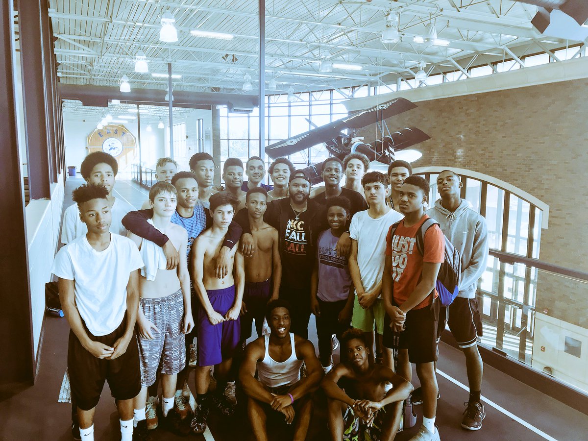 MavsJoeJackson's tweet photo. @AJCoachAllen was IN THE HOUSE today for @BasketballAces workouts!! Great having a true #BLUEACE stop to check in on the guys!! https://t.co/4W6fI3rzLp