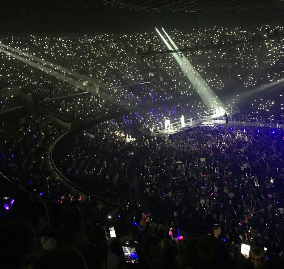LMCrowds's tweet photo. #GloryDaysTourGlasgow https://t.co/X0jYhcxMCd