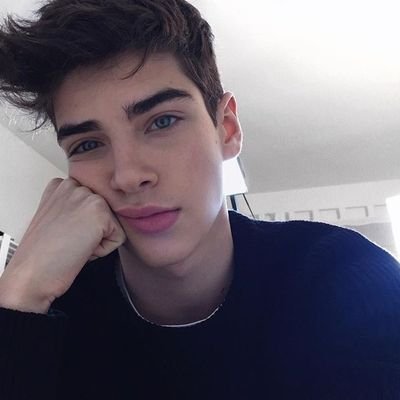 ▸∫ Nombre: Manu Ríos.
▸∫ Faceclaim: Max Lockwood.