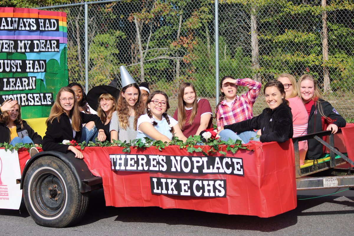 CLOVERYEARBOOK's tweet photo. Homecoming Parade- Smile and Wave! @CHS_BlueEagle https://t.co/EIUg6vYV0l