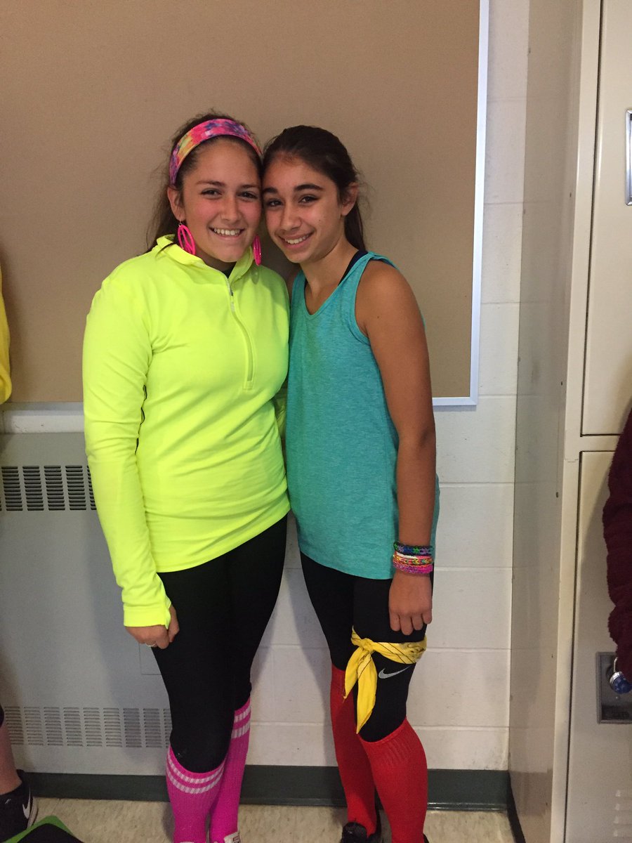 sandymalec's tweet photo. School Spirit Week #favoritedecade https://t.co/ZbKuPvqePM