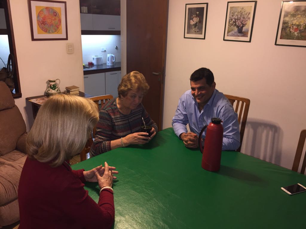 Federico_Ortiz's tweet photo. Mateando con Martha y Ana María, repasando todo lo que se hizo este año ,y escuchando sugerencias para el 2018. #SigamosCambiandoJuntos https://t.co/yTCxHegKHM