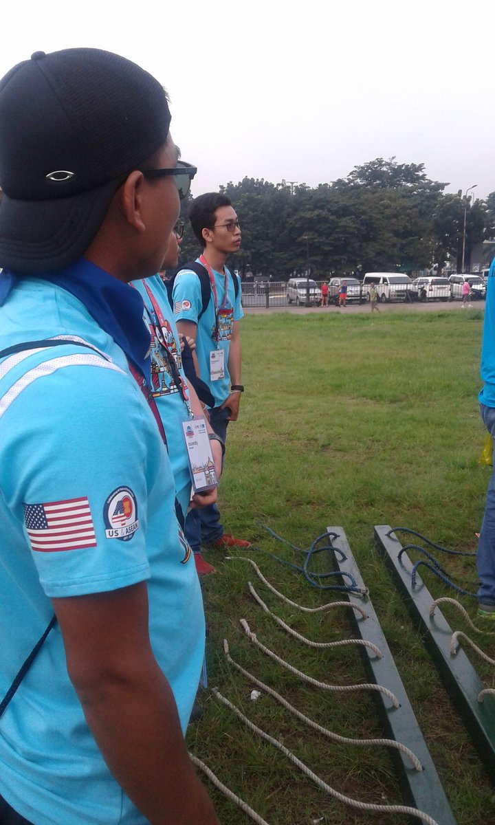 oldorama's tweet photo. #YSEALIsummit #YSEALI
Team 4, group 7&amp;8 in the team game walking together on the stick.  We win this round https://t.co/ENc3pLn3BS