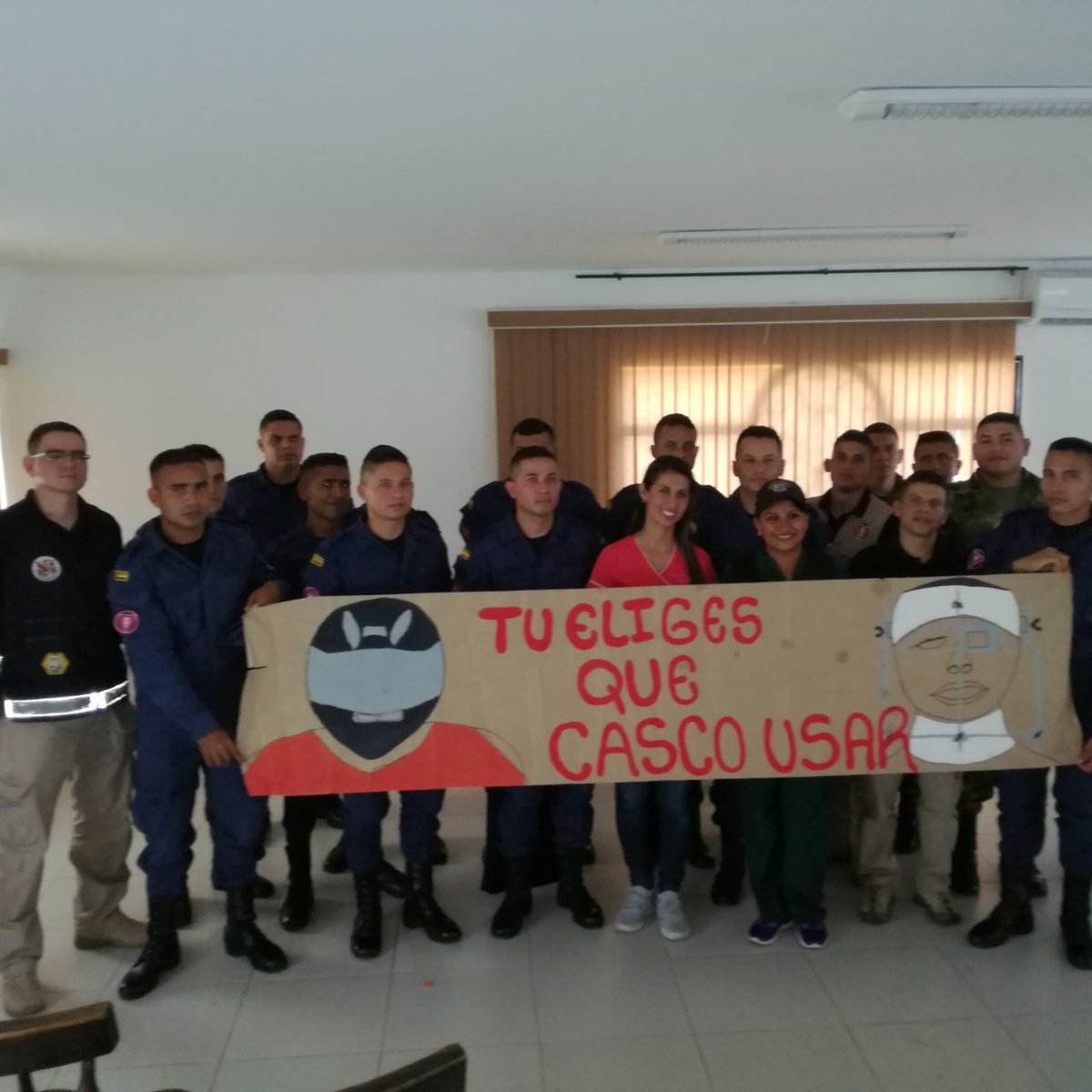 ftc_omega's tweet photo. #Sepse capacita en Granada #Meta personal #BIDEH4 sobre campaña de #SeguridadVial "Soldado no dejes tu vida en la vía" https://t.co/cNVzF8yTg8
