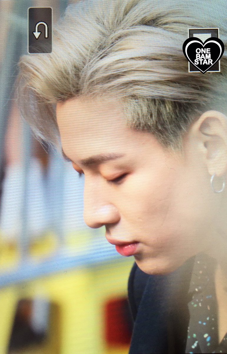 one_bam_star's tweet photo. 💓 171020 뮤뱅출근
💓 #뱀뱀 #BamBam #GOT7 
💓 @BamBam1A https://t.co/2dUJuxCKEa