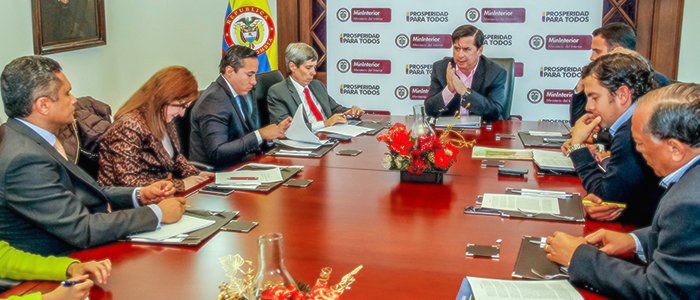 RazonPublica's tweet photo. El fracaso en la evaluación de la descentralización territorial #JaimeCastro #Ministeri https://t.co/yqmDhxVQqO https://t.co/8aRJ8HVtp5