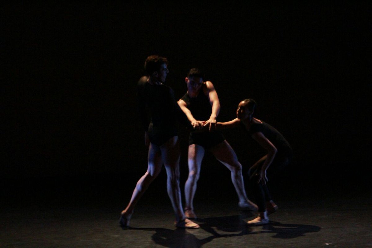 anavasquezc's tweet photo. Sensacional presentación de Convexus Ballet Contemporáneo, en el @Teatro_Juarez. "Contrapunto" y "Run!" son parte de la #MIDO2017. https://t.co/PqtCZm6f4n