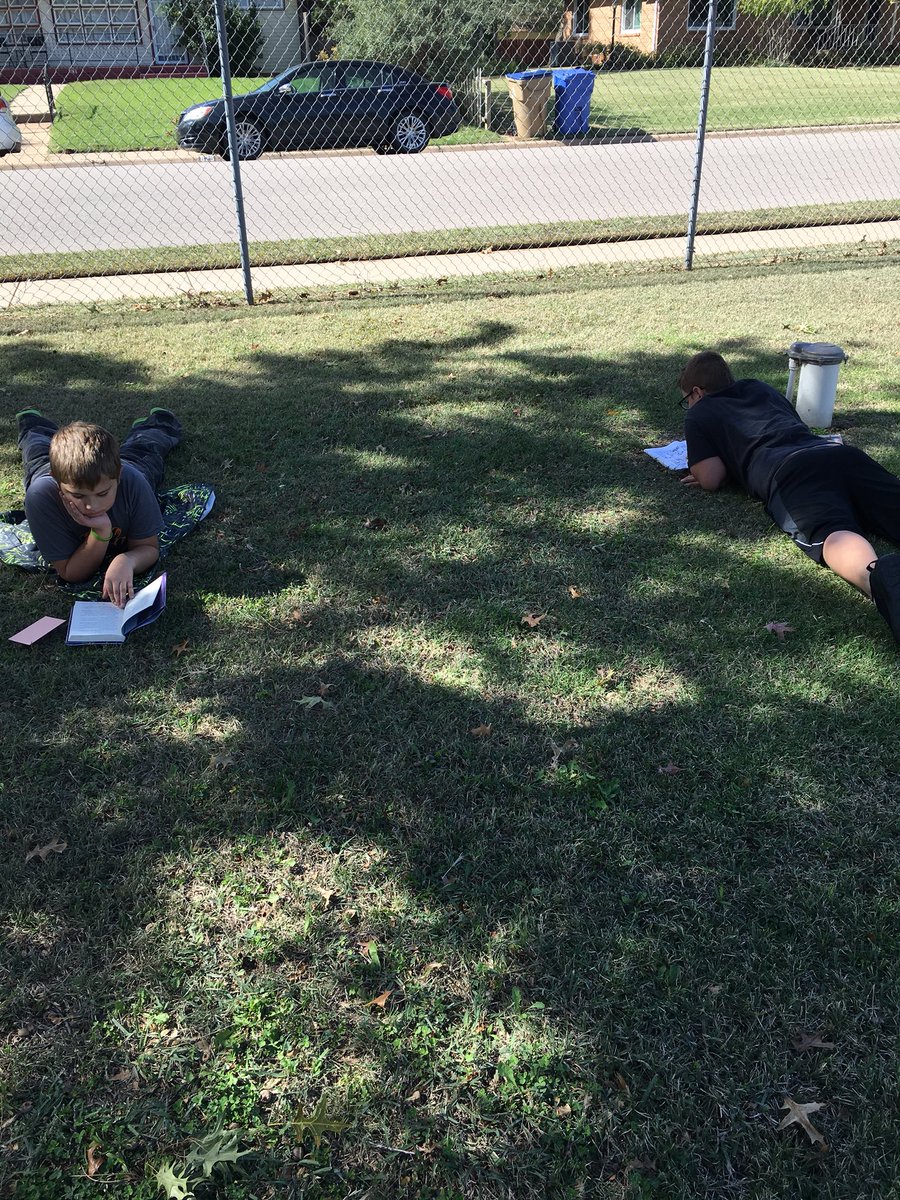 mrs_hubener's tweet photo. Nice days mean reading outside! We LOVE this weather!! #firstyearteacher #CheneyElementary #cheneycardinals 🎃☀️ https://t.co/LeCMDQl4zF