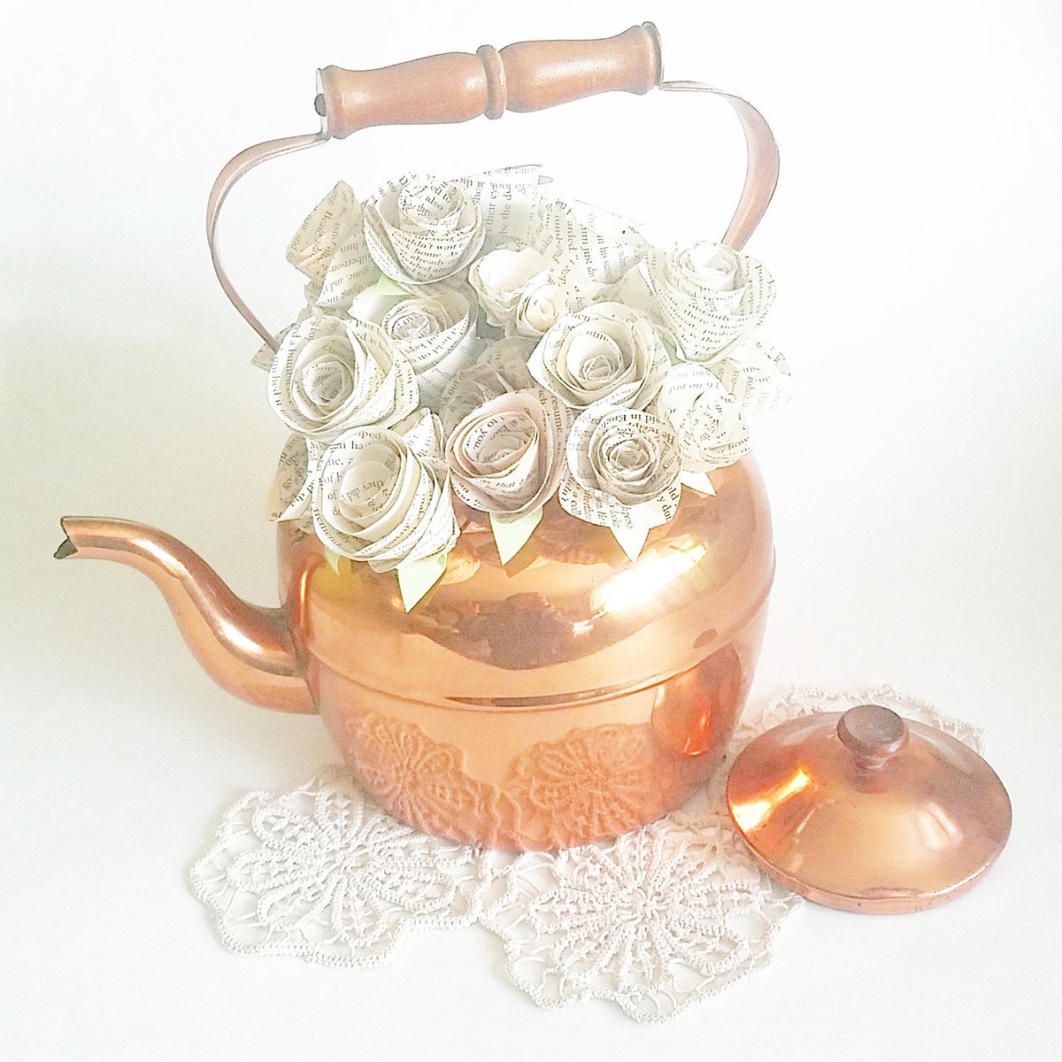 FlowersByNini's tweet photo. Copper teapot lovin' 😍 #etsy #copper @etsy @EtsySuccess #handmade https://t.co/7AJYG5JvPK
