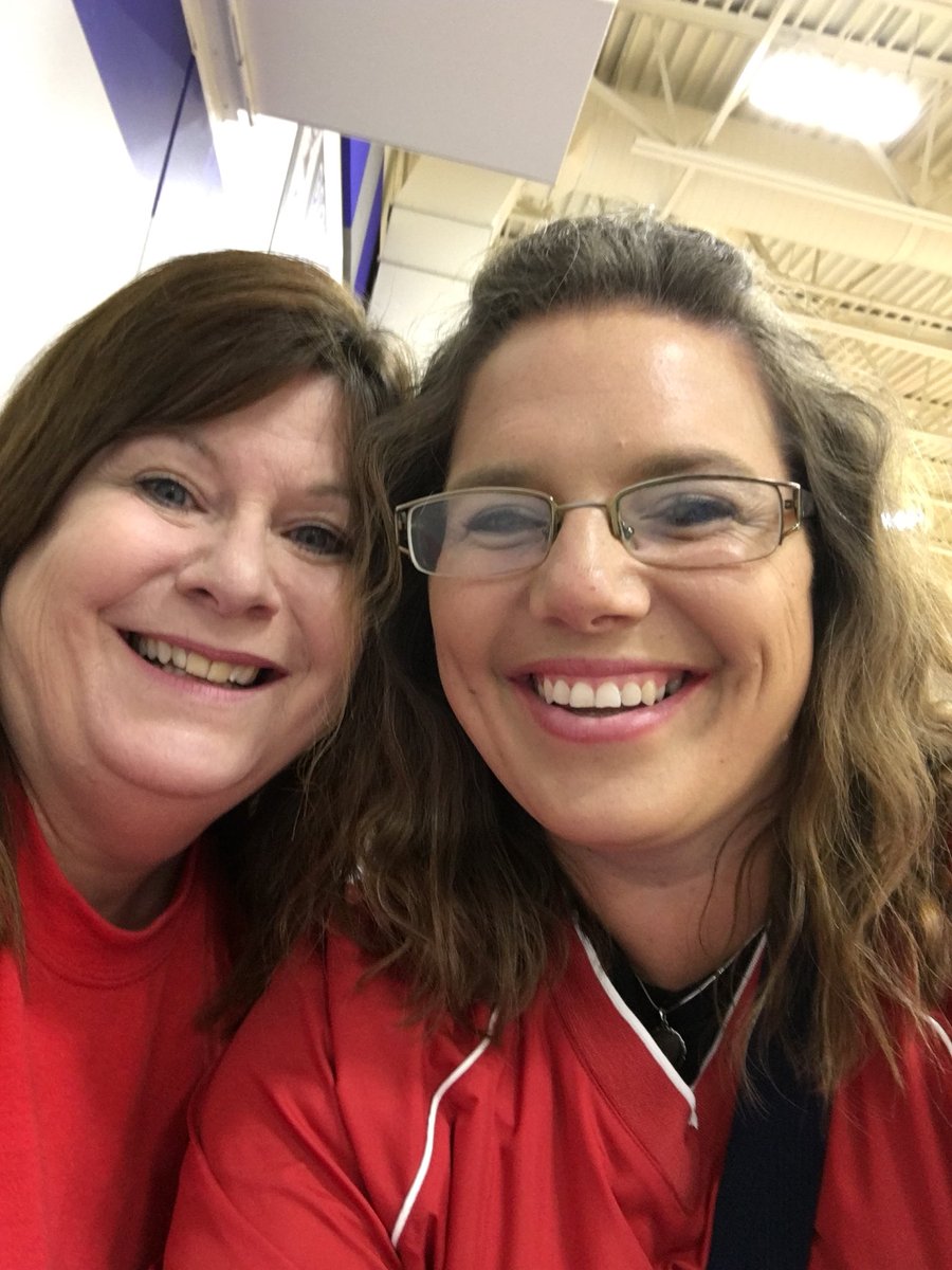 MsKmathSHS's tweet image. Time for some stockbridge volleyball...bump..set..win!