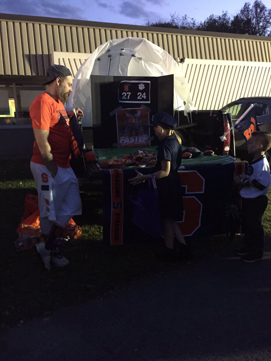 Trick-or-treating the DDE way! #trunkortreat @hsilviaDDE