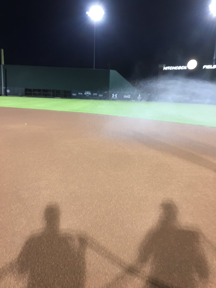 Lawn_Janitor007's tweet photo. After practice spritzer. #TurfStudents #AUGroundsCrew https://t.co/5sgplOFcKS