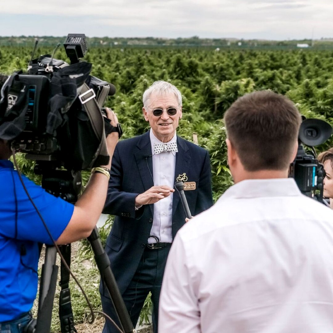 #TBT to when Congressman Earl Blumenauer visited <a href="/LosSuenosFarms/">Los Suenos Farms</a>. We miss you, <a href="/repblumenauer/">Earl Blumenauer</a>! 

#lossuenosfarms #colorado #oregon #cannabis