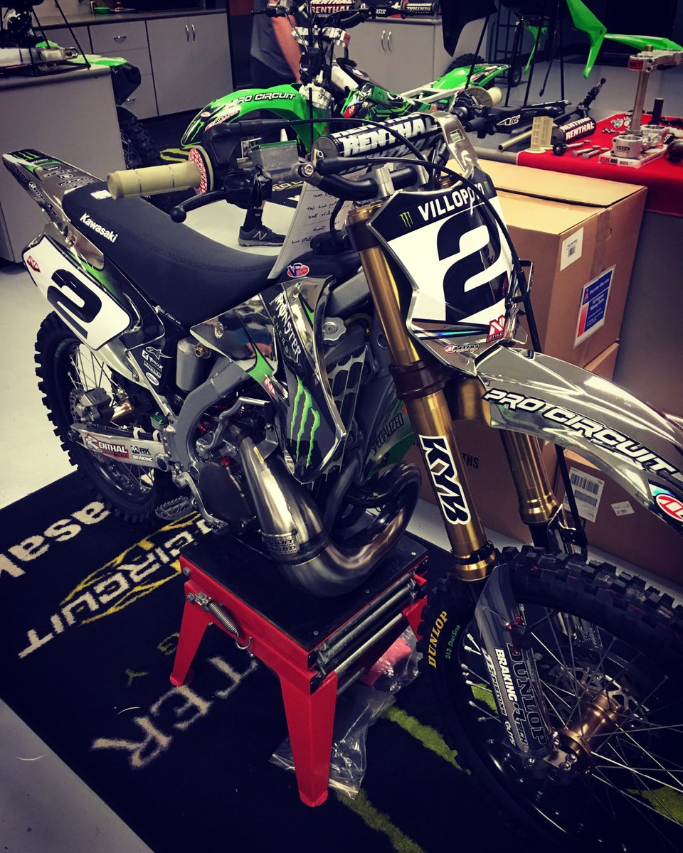 ryan_villopoto2's tweet photo. Here is the weapon for the weekend big thanks to Mitch! 
On our way out to Pomona and get this W on sat night!! #straightrhythm #RVxAnswer https://t.co/71hvUHRbSg