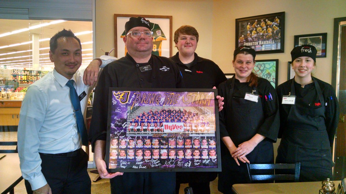 JhsFBParents's tweet photo. Thank you Hy-Vee for the fantastic pregame meals this season! 🏈 They face Sioux City East Friday night and you started the pregame prep! https://t.co/Jce85Ml9SG