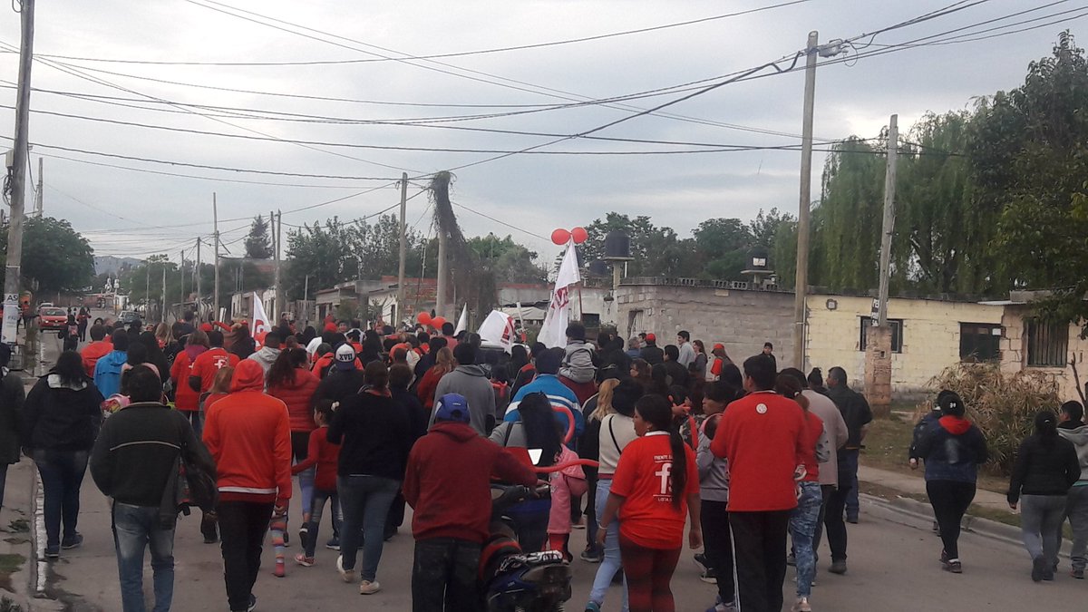 AresPamela's tweet photo. Ultima caminata del @frentesalt en estas elecciones!!! 
Vamos #Lista541 #VamosParaAdelante 

Un enorme placer este equipo y esta gente  💪😍✌ https://t.co/HAapbdEKdZ