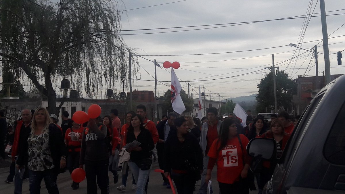 AresPamela's tweet photo. Ultima caminata del @frentesalt en estas elecciones!!! 
Vamos #Lista541 #VamosParaAdelante 

Un enorme placer este equipo y esta gente  💪😍✌ https://t.co/HAapbdEKdZ