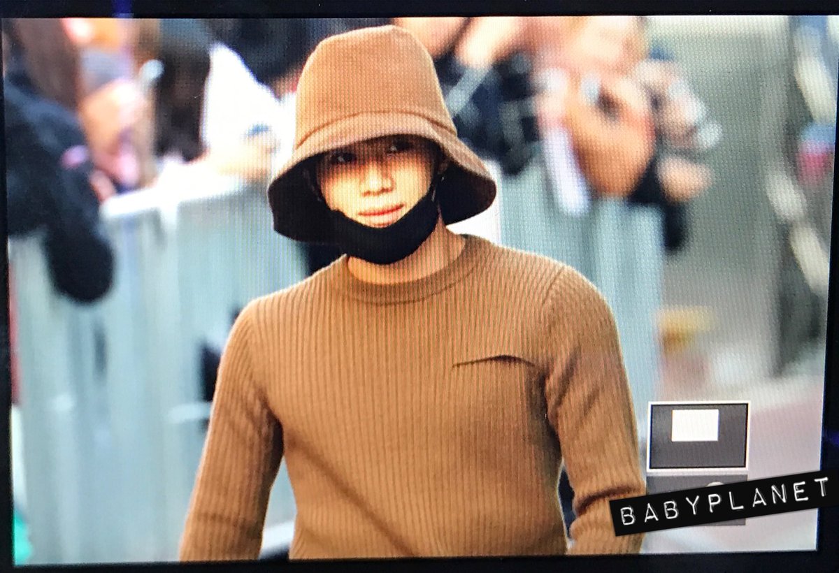 _babyplanet's tweet photo. 171020 태민 뮤뱅출근
#태민 #TAEMIN #Taemim_MOVE https://t.co/uZzo69WH2k