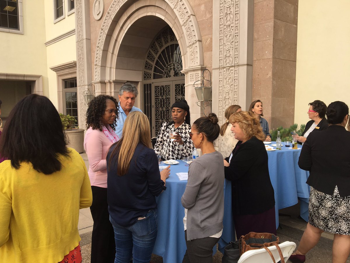 dooleysandiego's tweet image. Getting ready for @USD_IEE Spark Series w/ @everforwardclub founder Ashanti Branch #SparkSD! #100kMasksChallenge @usdsoles @uofsandiego