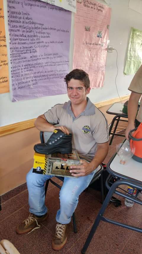 AngieBarrios578's tweet photo. #EPET30 recibió Mochilas Técnicas y calzados de seguridad para uso intensivo en el taller. @misioneseduca @INETetp https://t.co/pY2WnKbtnj