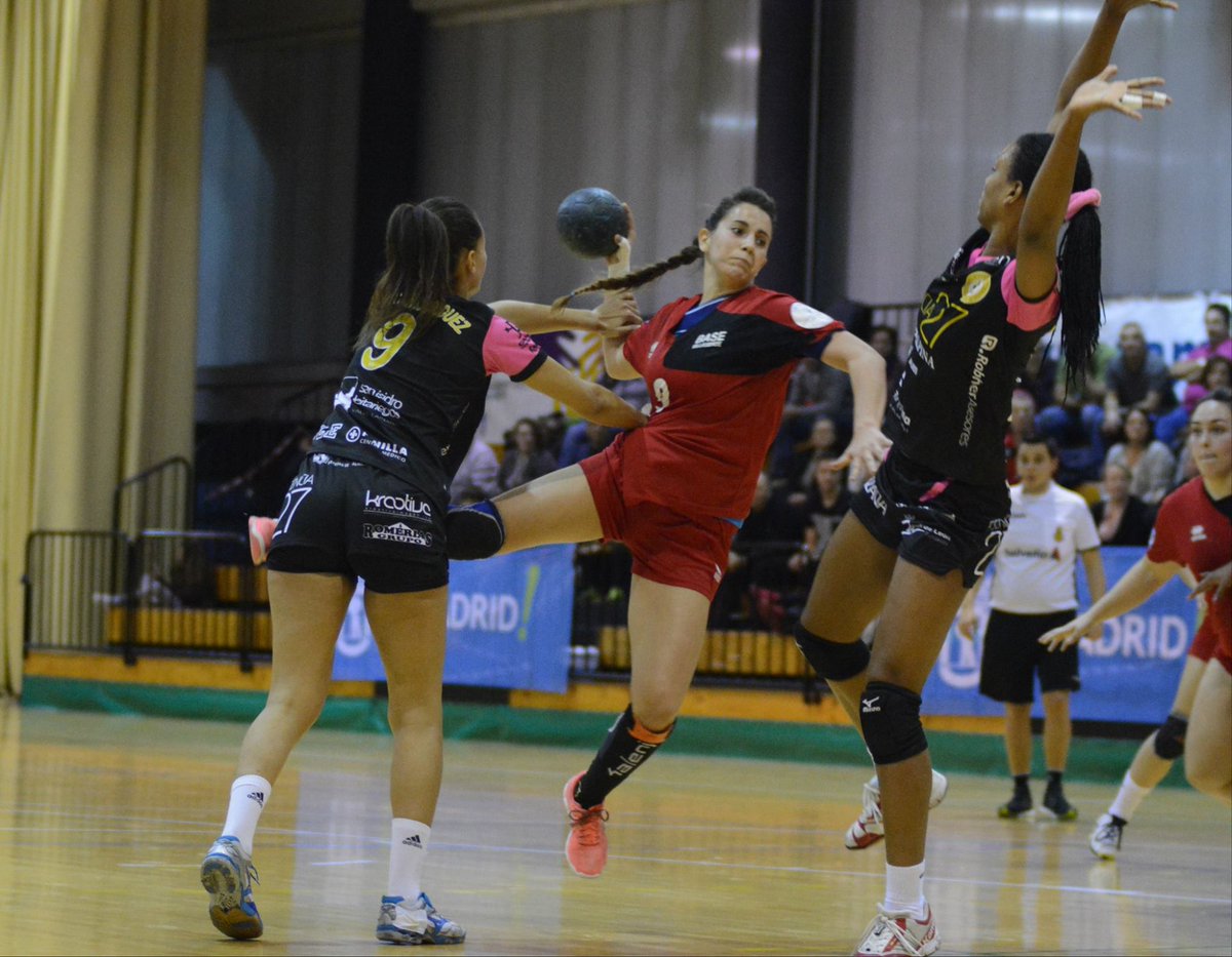 EN DIRECTO| Ya puedes ver el encuentro de balonmano que enfrenta al <a href="/base_villaverde/">Madrid Base Villaverde</a>  y al <a href="/hcpuchi/">HC PUIG D'EN VALLS</a> goo.gl/8Rg3ZB