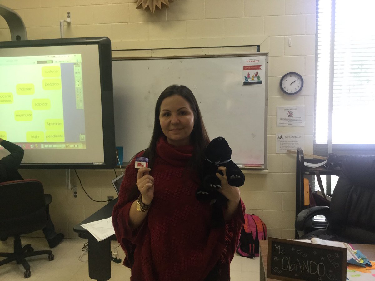 Badger_Badge's tweet photo. Bosco likes learning new vocabulary in Spanish!  Thanks @caroobando for completing the vocabulary challenge!  @GreeneCentralHS #GCLiTech https://t.co/UGqVVFSe1D