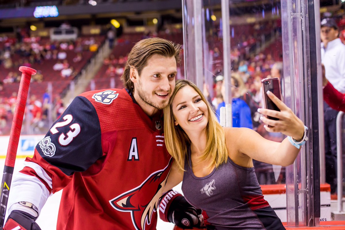 Coming to tonight's game? Tweet us using #lifegOEL for a chance to take a selfie with @OEL23! 😍 https://t.co/Xaih8qbVpc