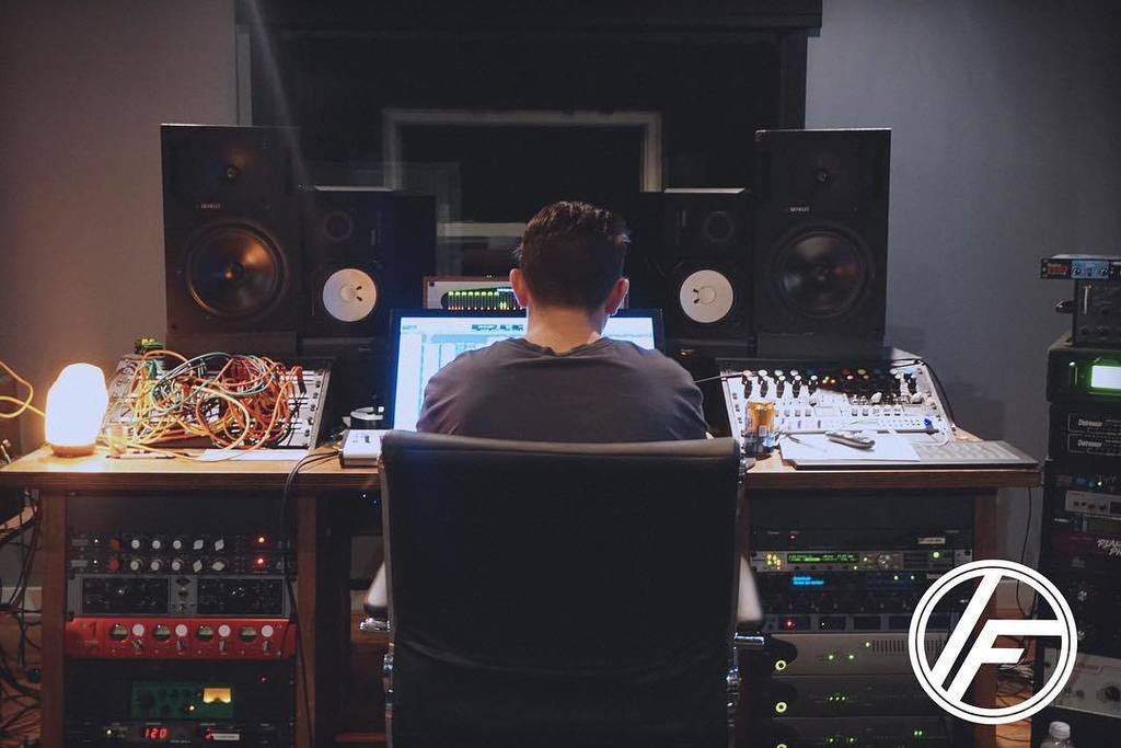 Daryliff's tweet photo. Last night at 🕷Studios 📸: @frankywahoo #music #studio #iff #ifightfail #spiderstudios https://t.co/ZH6S1ZwKuk https://t.co/YfdgQKfAmH