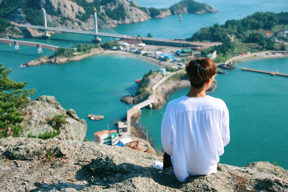Kor_Visitkorea's tweet photo. 고군산도가 한눈에 내려다보이는 #대장도 #대장봉! 대장도는 고군산도 내에 속한 작은 섬이라 많이 알려지지 않은 곳이야. 대장도 대장봉에서는 #장자도, #선유도 등 #고군산도 를 한눈에 담을 수 있다구♥0♥ [트래블리더 9기 황정빈] https://t.co/K0wk3nAfT9