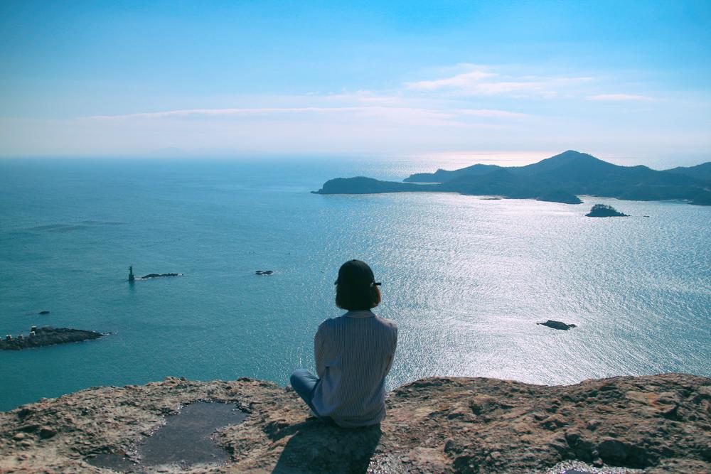 Kor_Visitkorea's tweet photo. 고군산도가 한눈에 내려다보이는 #대장도 #대장봉! 대장도는 고군산도 내에 속한 작은 섬이라 많이 알려지지 않은 곳이야. 대장도 대장봉에서는 #장자도, #선유도 등 #고군산도 를 한눈에 담을 수 있다구♥0♥ [트래블리더 9기 황정빈] https://t.co/K0wk3nAfT9