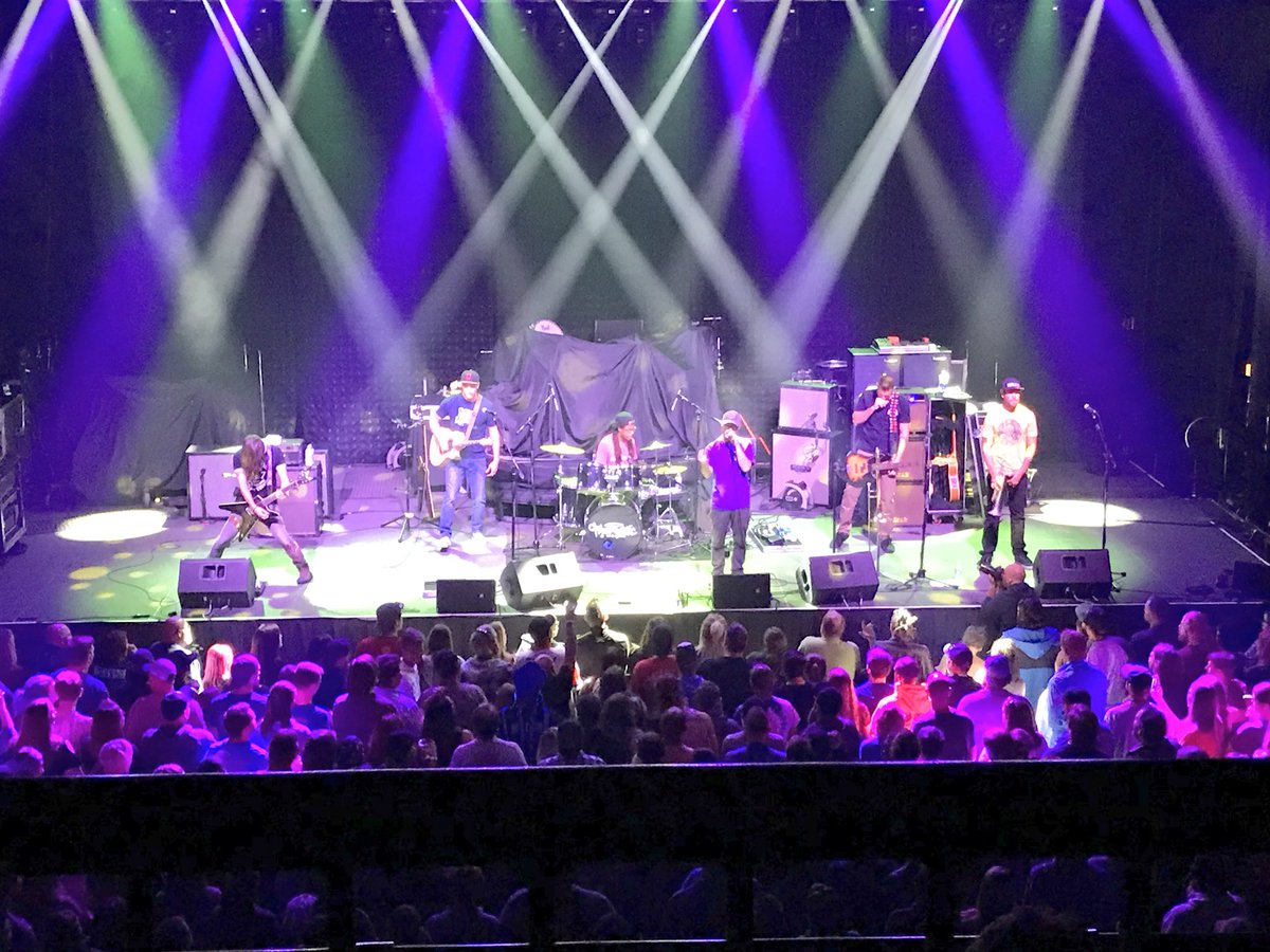 BenRisinger's tweet photo. Loving me some @Tropidelic tonight before @311. Great stage presence and vibe. #311unity #311falltour https://t.co/hdkn1jCkRF