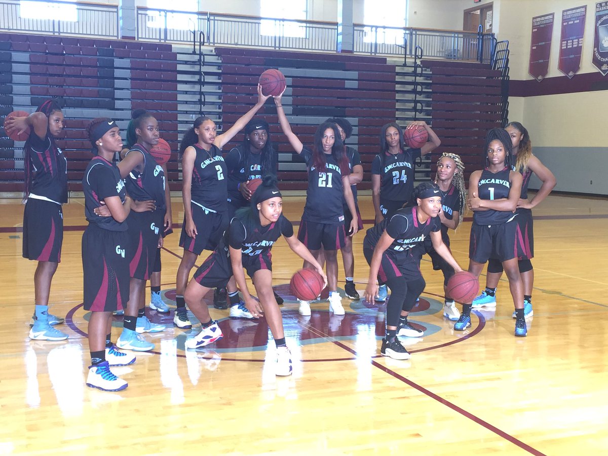 MariahIgus's tweet photo. 🏀💪🏽💍 https://t.co/U69dA5b9W4