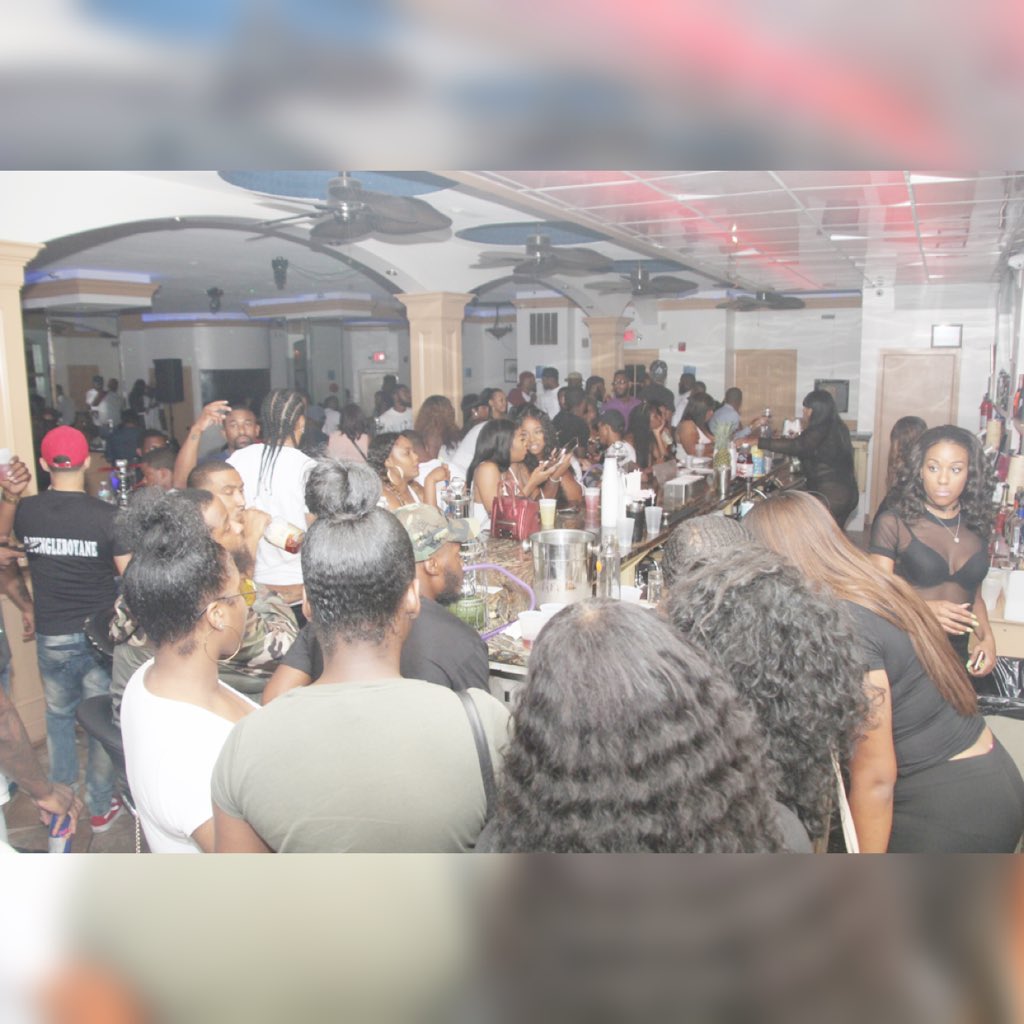 _treyammo's tweet photo. Tomorrow night Globe Lounge Music By @djmacky215 😎Birthday Bash For @hermosa_101 &amp; @_lexc___ https://t.co/rhVNjUkJr9